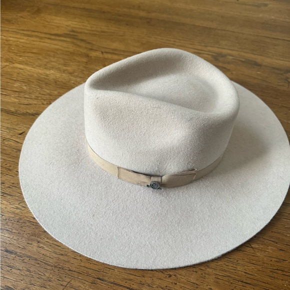 Charlie horse hat
Small
Silverbelly

Hardly used like new!!! - Picture 3 of 4